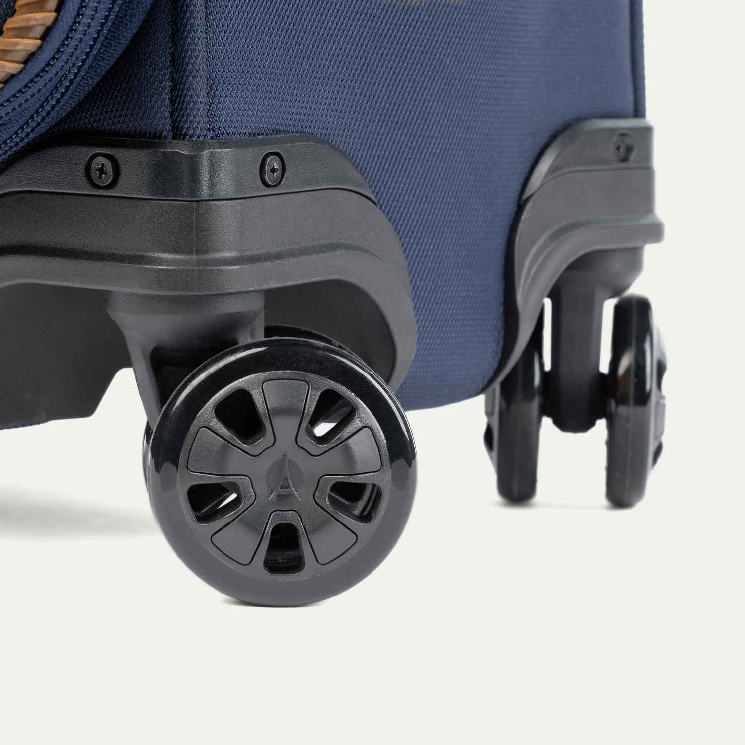 Crew™ Classic Carry-On / Large Check-In Set - Image 9