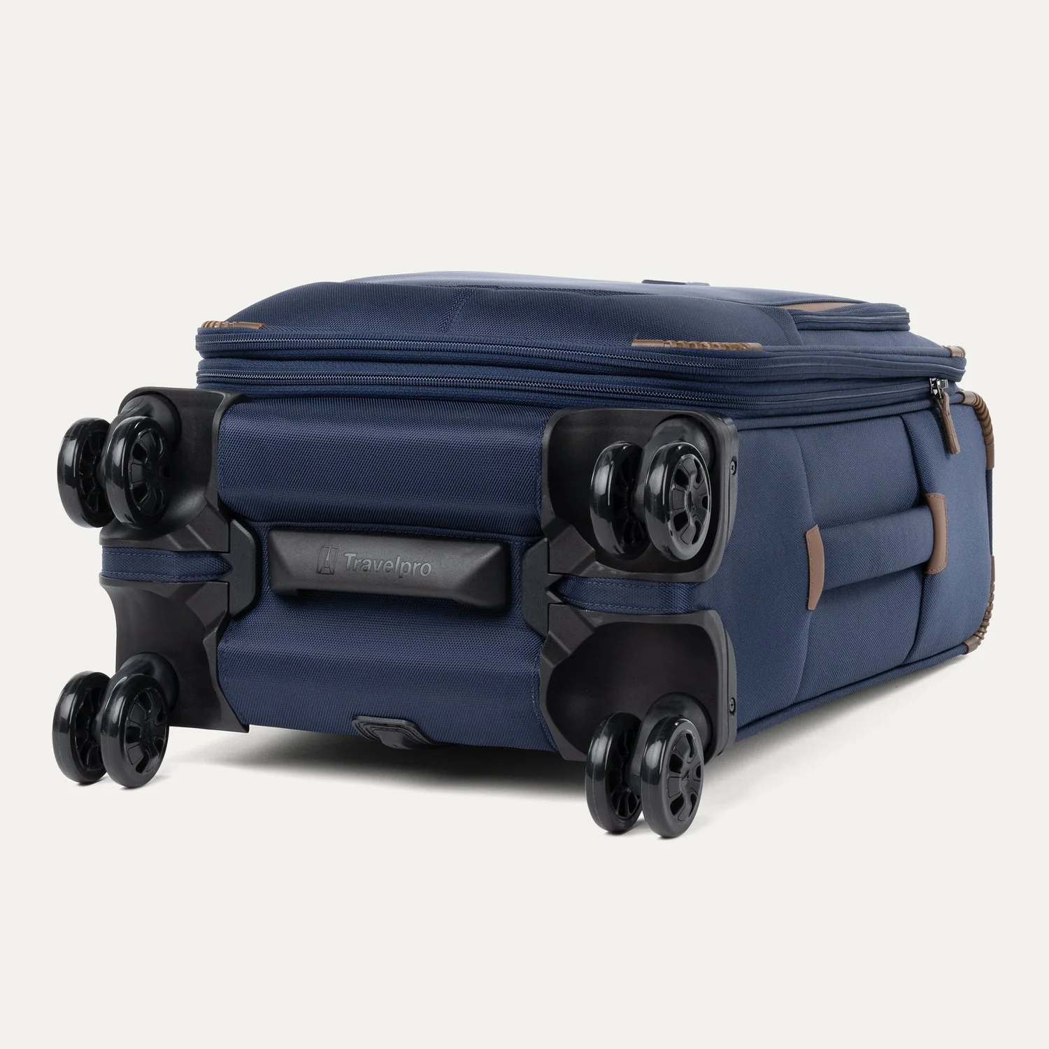 Crew™ Classic Compact Carry-On / Large Check-In Set - Image 28