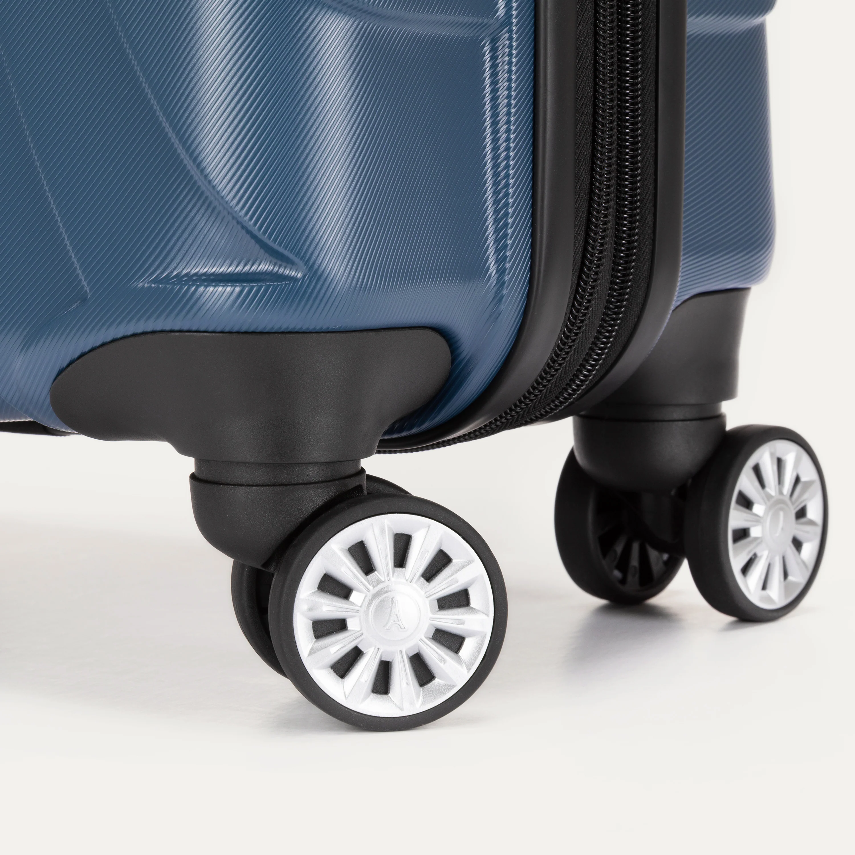 Hydrogen®  Three Piece Luggage Set - Image 22