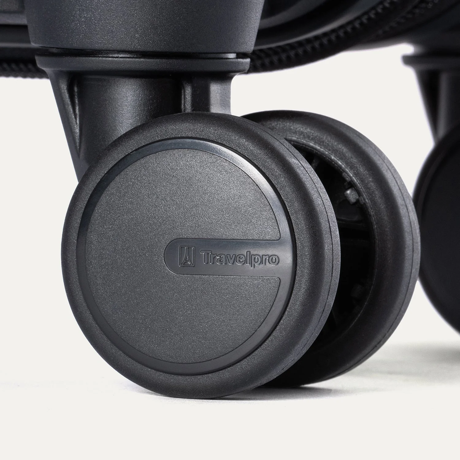 Maxlite® Air V2 Medium Check-In Hardside Spinner - Image 36