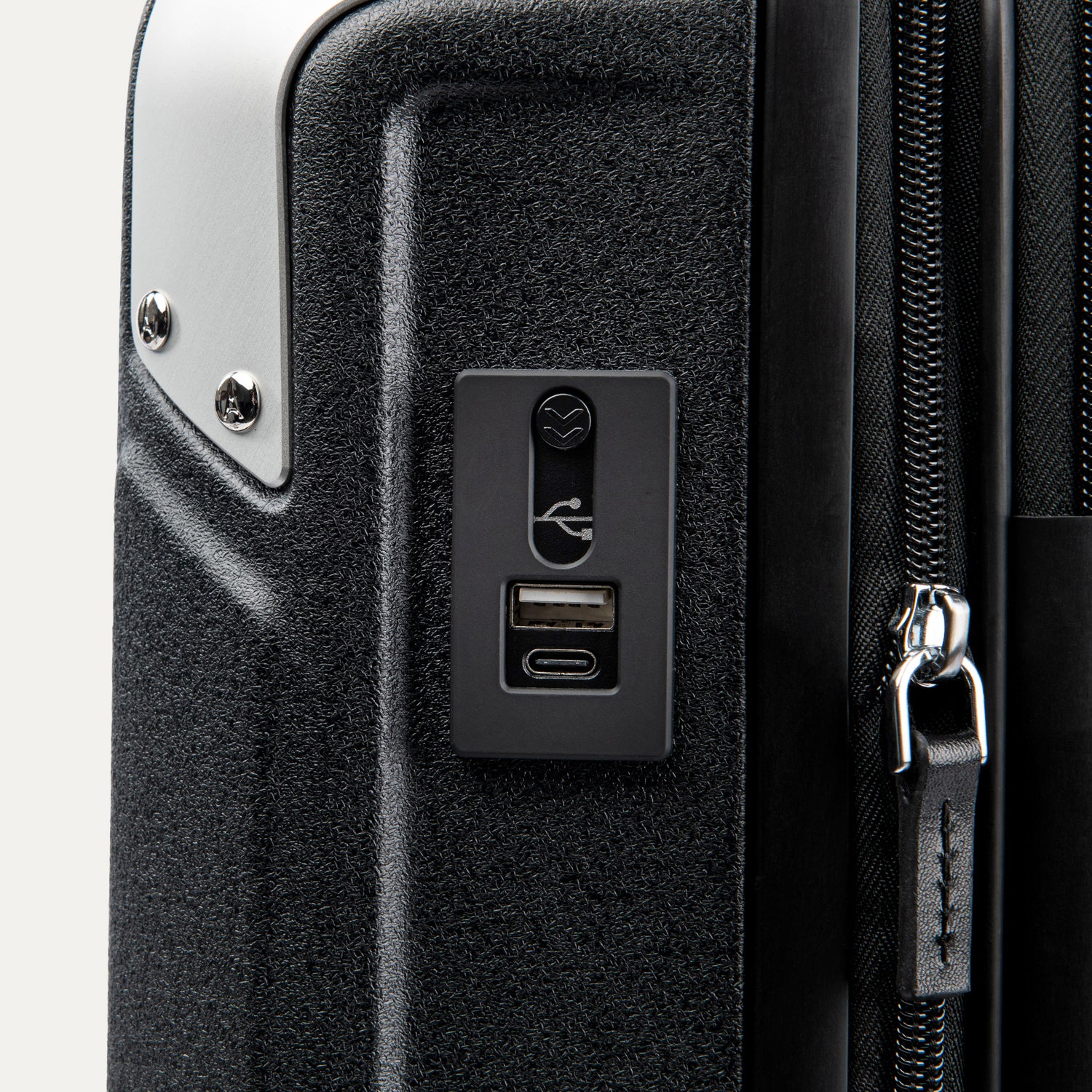 Platinum® Elite Carry-On Business Plus Hardside Spinner - Image 25