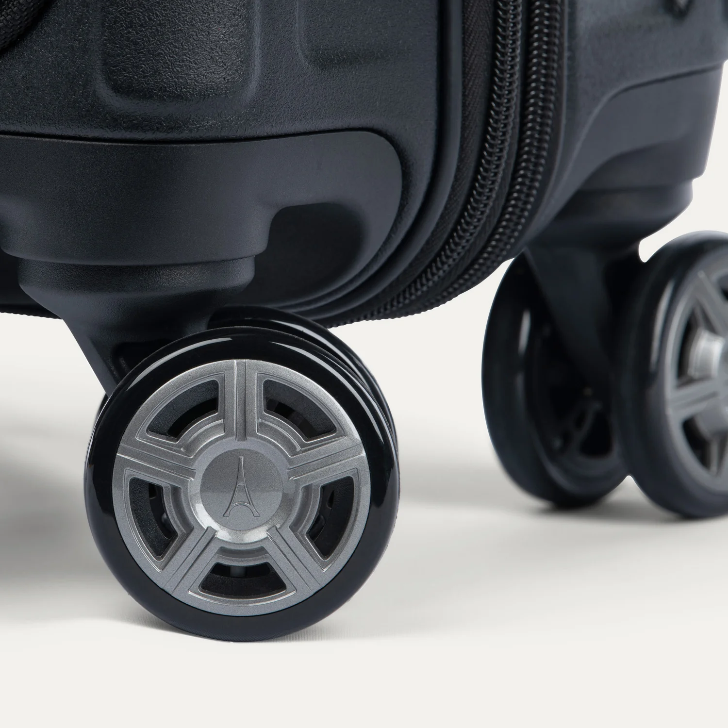 Platinum® Elite Carry-On Business Plus Hardside Spinner - Image 26