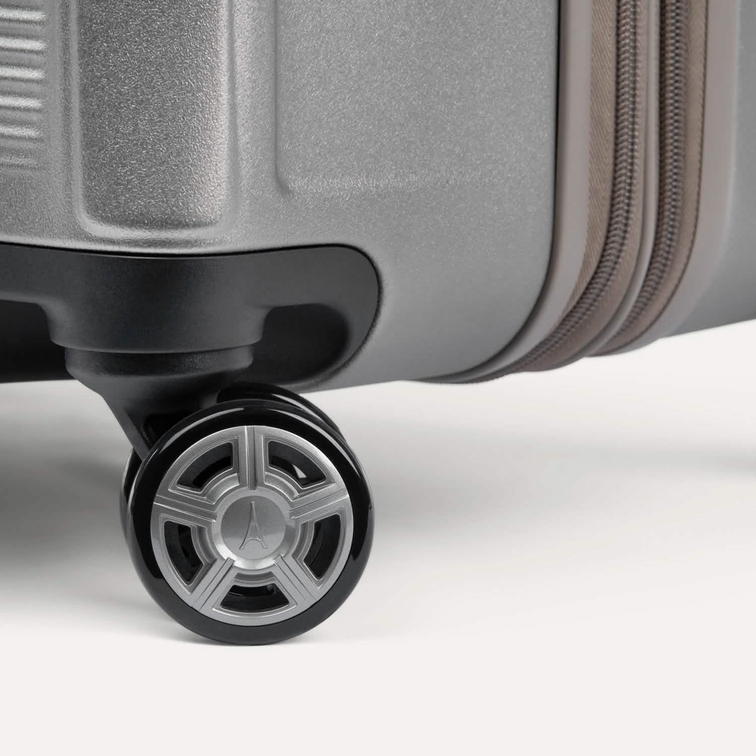 Platinum® Elite Medium Check-In Hardside Spinner - Image 45