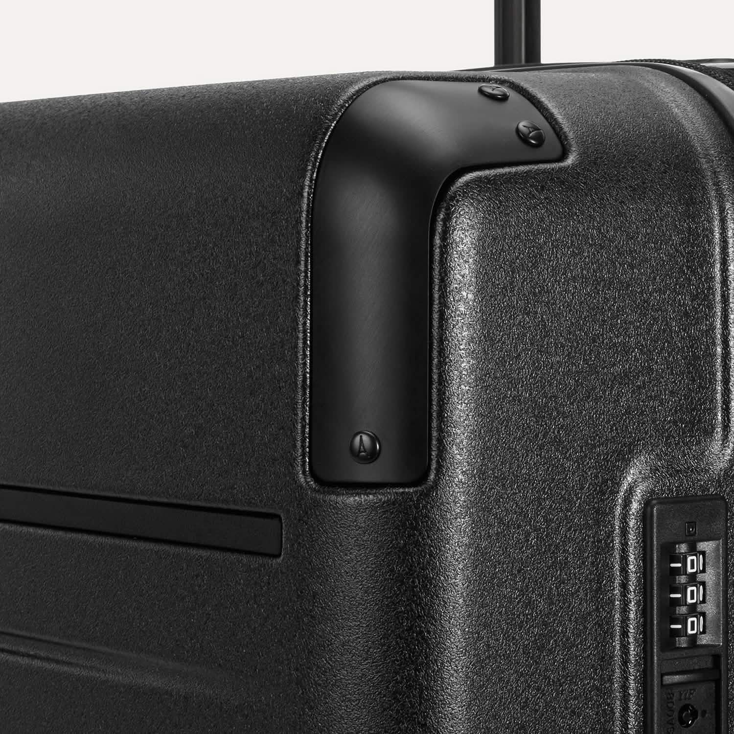 Platinum® Elite Medium Check-In Hardside Spinner - Image 5
