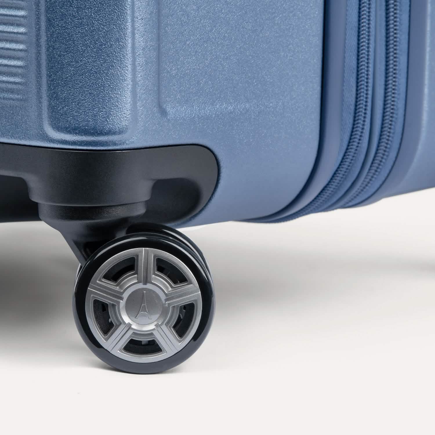 Platinum® Elite Medium Check-In Hardside Spinner - Image 77