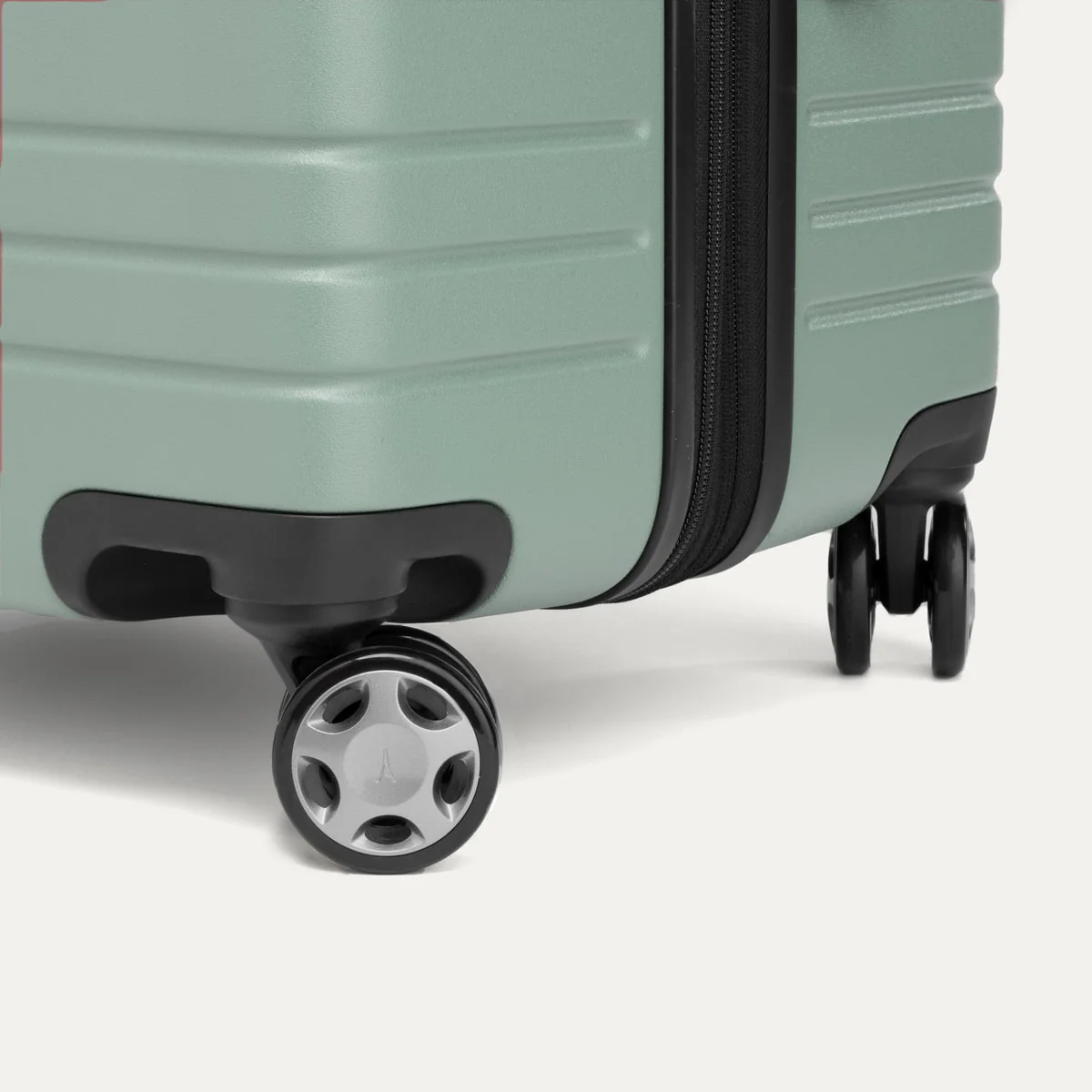 TravelproĀ® x Travel + LeisureĀ® Medium Check-In Expandable Spinner - Image 17