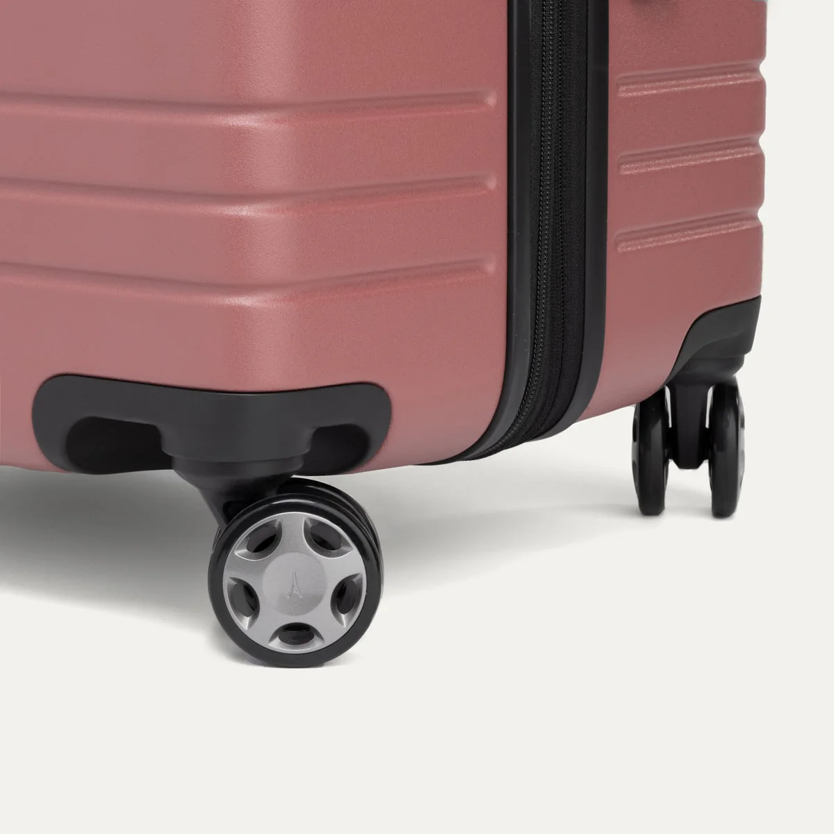 TravelproĀ® x Travel + LeisureĀ® Medium Check-In Expandable Spinner - Image 8